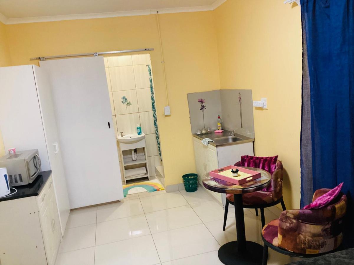 Mowetu Guest House كيب تاون المظهر الخارجي الصورة