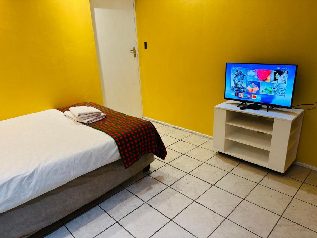 Mowetu Guest House كيب تاون المظهر الخارجي الصورة